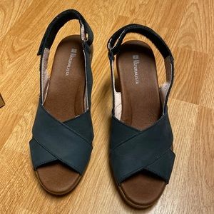NWT. Naturalista crushed leather espiral sandal.